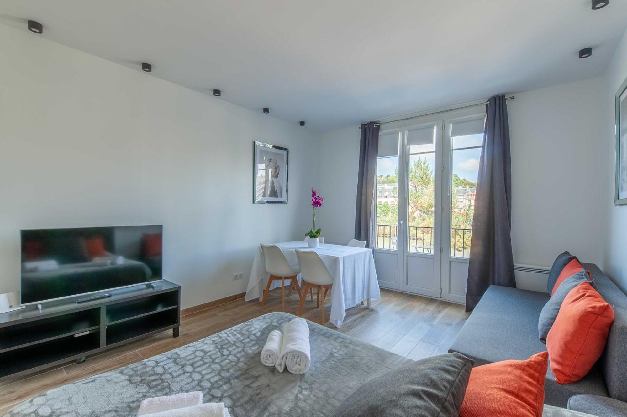 Studio Sleeps 4 With Terrace, 500M Place Morny Deauville Buitenkant foto