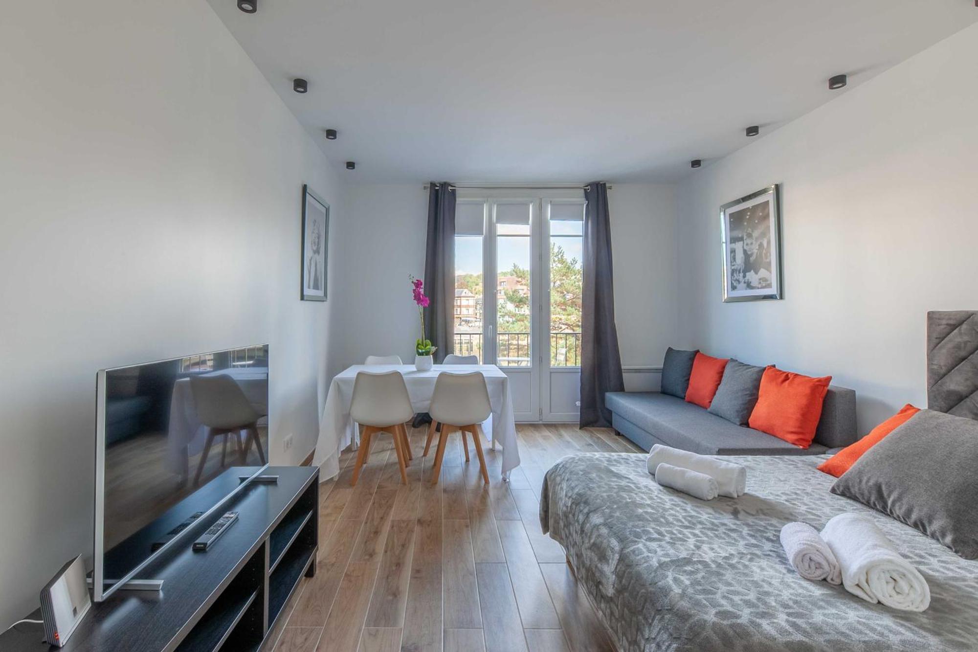 Studio Sleeps 4 With Terrace, 500M Place Morny Deauville Buitenkant foto
