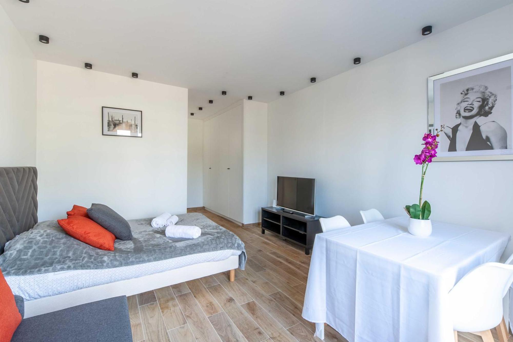 Studio Sleeps 4 With Terrace, 500M Place Morny Deauville Buitenkant foto